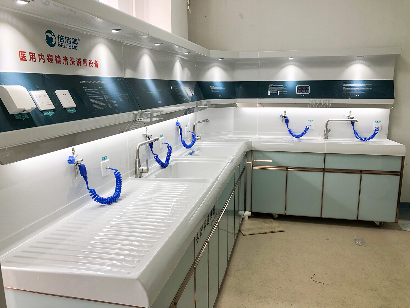 长沙长海医院内镜清洗工作站安装与调试完成