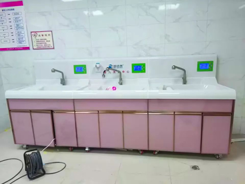 齐河县人民医院婴儿洗浴工作站安装与调试完成