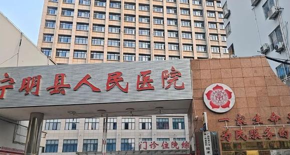 广西崇左市宁明县人民医院内镜清洗工作站、内镜自动清洗消毒机、储镜柜安装调试完成