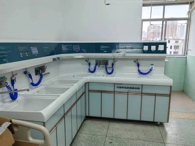 广西北海市结核病防治院内镜清洗工作站安装调试完成